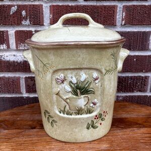 Vintage Cheri Blum Cheri's Garden
by 222 FIFTH Large Canister watering can w/lid